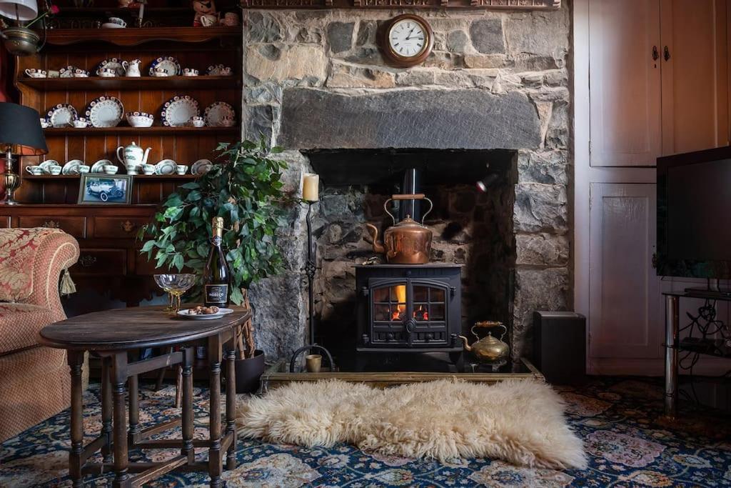 Fantastic Sea Views At Century'S Old Alma'S Cottage - Sleeps Up To 8 Guests Penmaenmawr Exterior photo